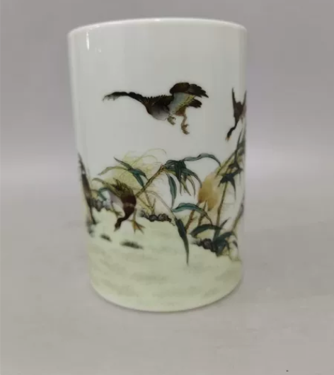 精品粉彩卢雁笔筒，高14.8cm口径10....