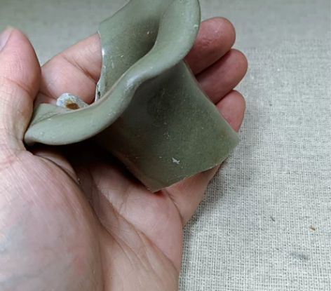 南宋龙泉窑花瓶口，花口型的非常少见！ 型非...