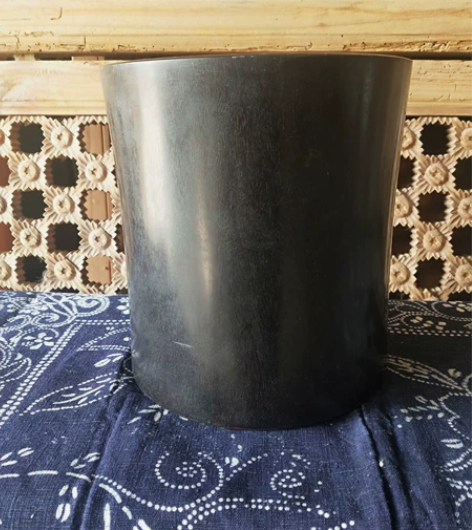 檀木笔筒做工精细皮壳完整尺寸如图 感兴趣的...