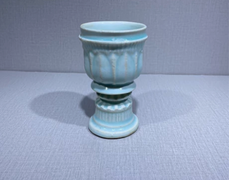 湖田莲瓣独角炉，釉水肥美，颜色发蓝，器型典...