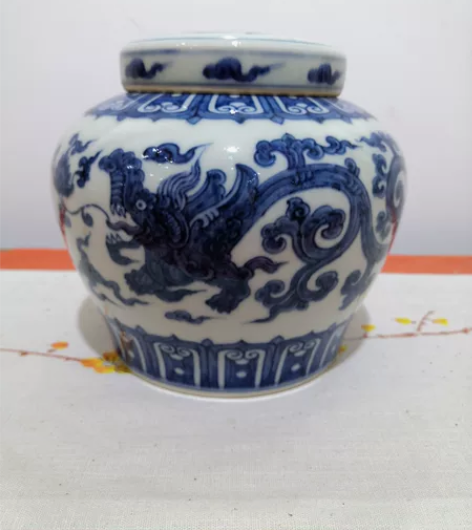 柴窑精品盖罐 仿明成化青花草龙天字罐，高1...