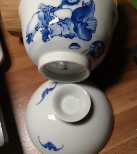 南山有神本姓钟， 降魔捉鬼建奇功。 江城又...