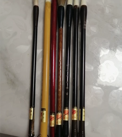 毛笔七支整套低价出55元,不退换 感兴趣的...
