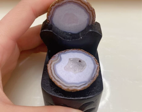 战国红玛瑙聚宝盆，小迷你小可爱，颜色很特别...