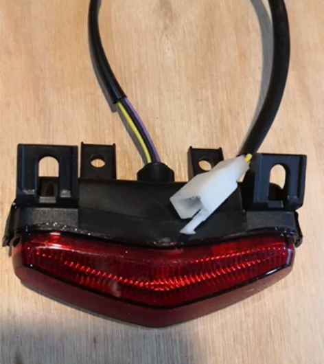 「原厂配件小迅龙150-31/150S尾灯...