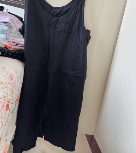 背带裙 连衣裙，牌子就是照片那个 感兴趣的...
