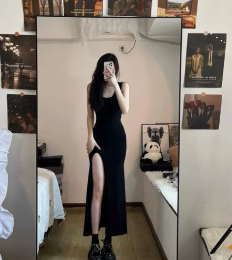 吊带连衣裙女2022新款早秋气质修身性感辣...