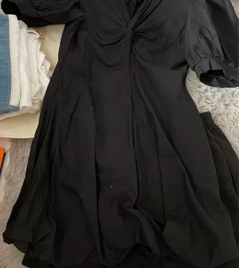 黑色蓬蓬裙，超显瘦，XL码，特价出 感兴趣...