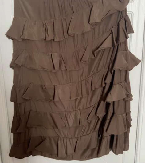 咖啡色松紧腰木耳边蛋糕裙半身裙S，购于实体...