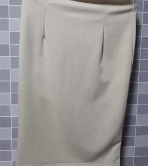 杏色开叉铅笔裙S码，喜欢来秒！卖出不退不换...