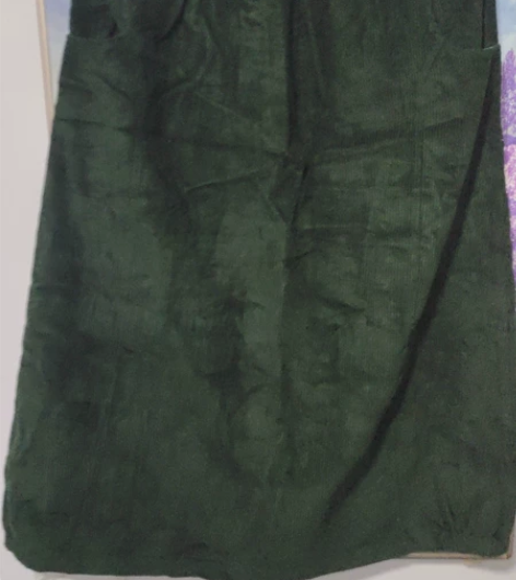 墨绿色灯芯绒花苞裙，全新戴吊牌，腰围709...