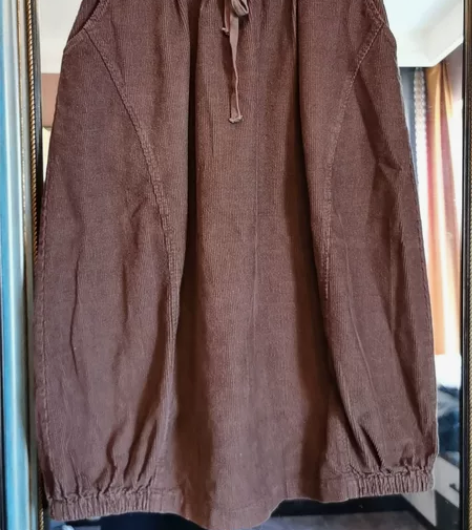 咖色烫绒花苞裙，M码 感兴趣的话点“我想要...