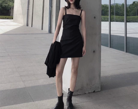 黑色吊带连衣裙夏显瘦矮个子chic复古冷淡...