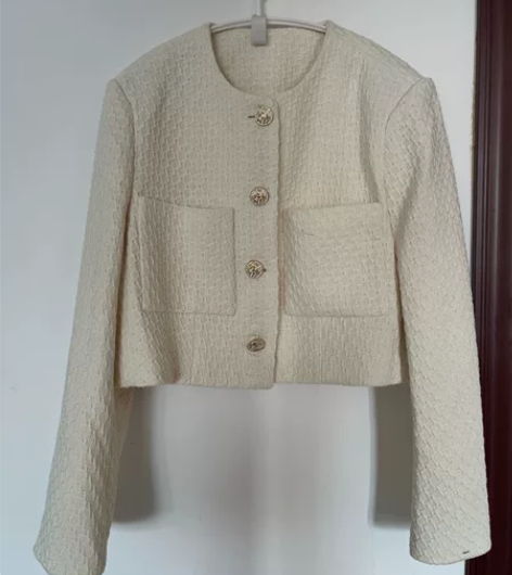 全新小香风外套 白色短款 实体店入，本身就...