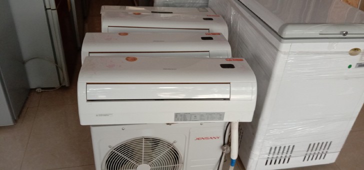 空调一批9.9成新给你清爽一下看上的赶紧下...
