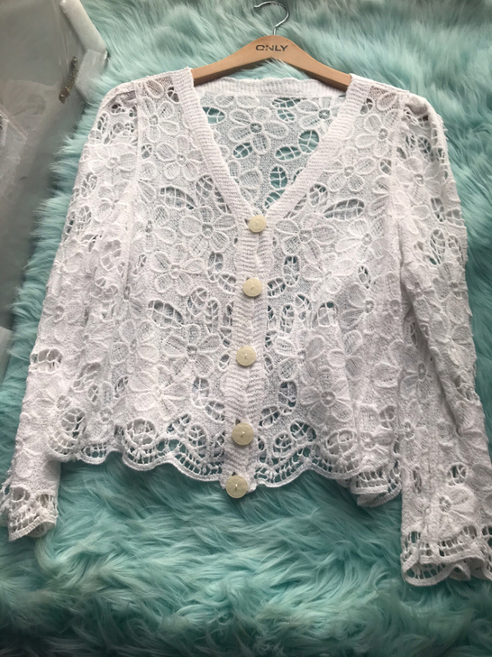 春夏款镂空花朵开衫长袖外套上衣白色蕾丝衫