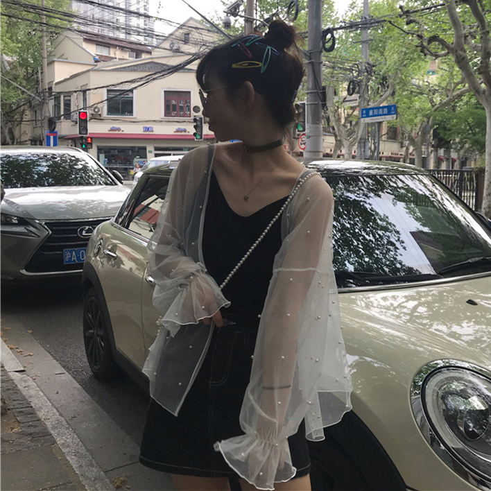 蕾丝雪纺衫，料子很舒服，包邮出，身材不适合～