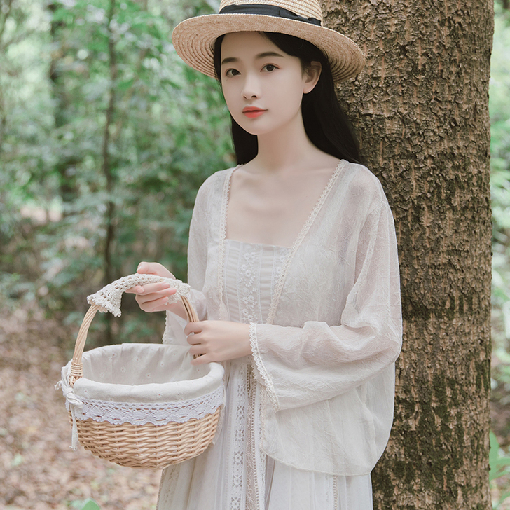 韩萱薇 蕾丝雪纺衫