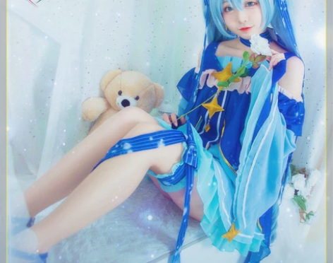 初音星与雪cos服。 九成新仅逛展，大全套...