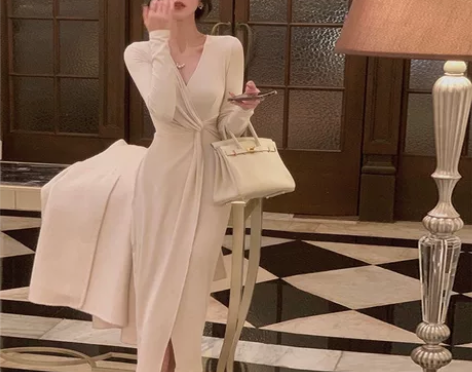 从一时刻 针织v领连衣裙女秋长袖开叉小众设...