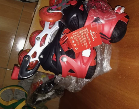 全新溜冰鞋，适用五岁以下儿童。只有这一双了...