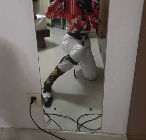 出次元依家的mysta cos服有尾巴耳朵...