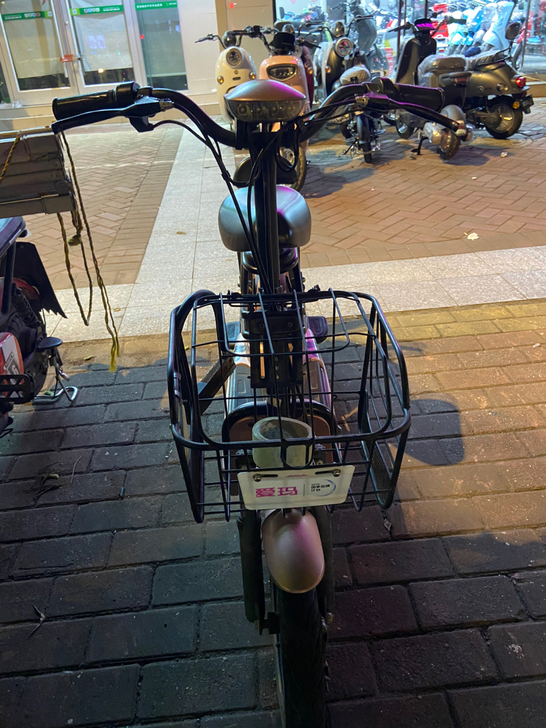 爱玛一手车 九成新 不用上牌 能行驶30公...
