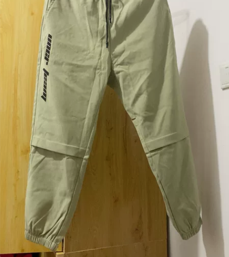 淡绿色休闲裤，清家里闲置，两件包邮，满12...