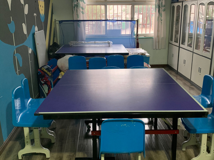 乒乓球台，机构不干了，有接球网，可移动带轮...