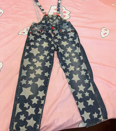 拉拉波波背带牛仔裤，背带可拆卸，很宽松很舒...