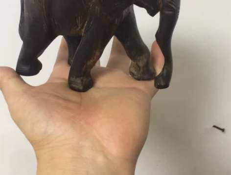 木雕大像摆件，红木雕刻大像 感兴趣的话点“...