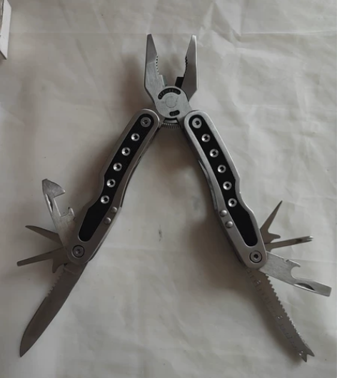 九头多功能工具带钳子，带帆布袋的多功能军刀...