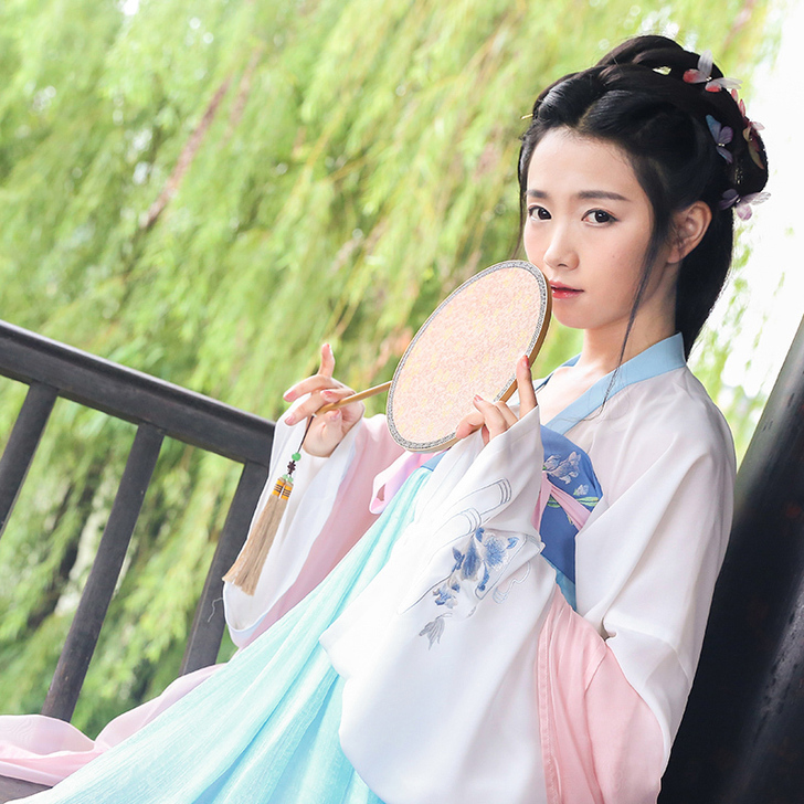 重回汉唐一件绝版的齐胸裙,入坑第一件汉服只...