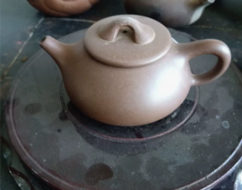 全品小石飘，壶是老的，喜欢的拿走，看好在拍...
