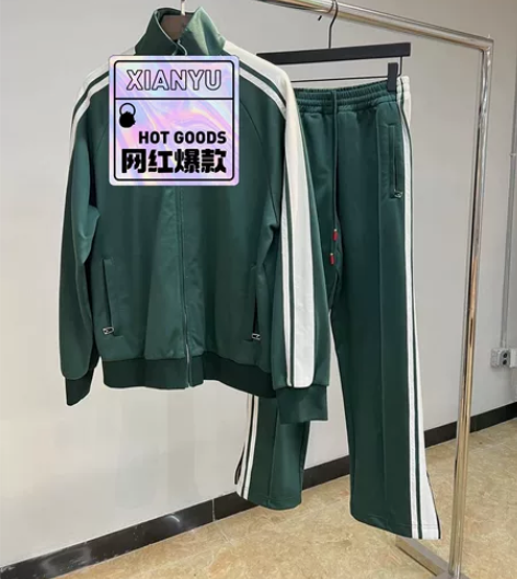 闲置男士运动套装一套，上衣插肩，胸围118...