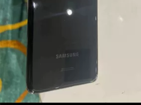 s20u欧版双卡双待，右上角漏液很小，照相...