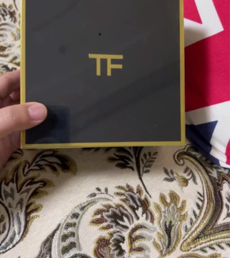 背着媳妇卖香水，TF，不知道什么味的，专柜...