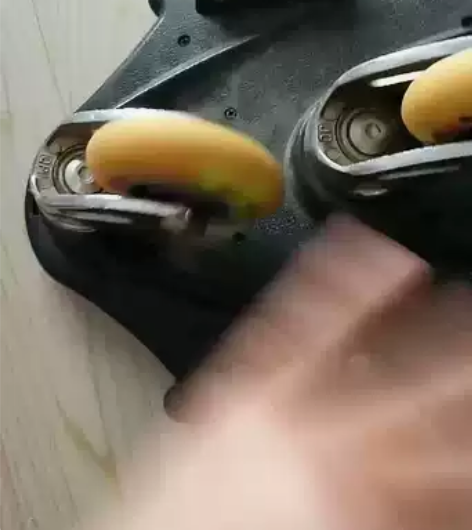 分体滑板车 名牌滑板车体育用品店好几百买的...