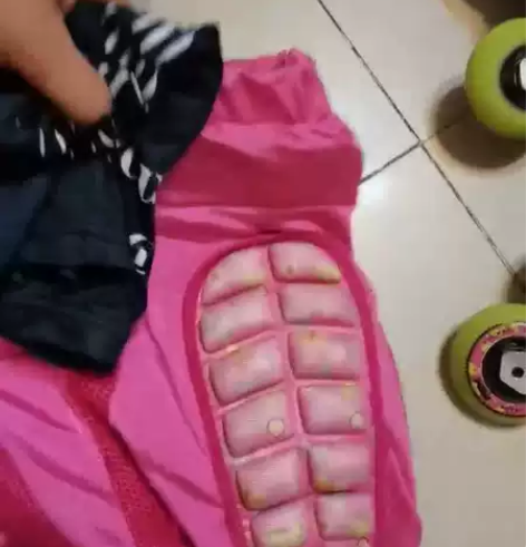 9成新，以前学滑轮的时候跟教练买的，学滑轮...