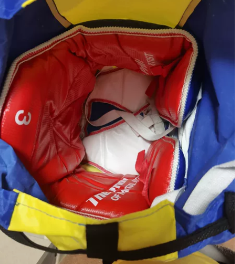 跆拳道护具，9成新，100元包邮。从教练处...