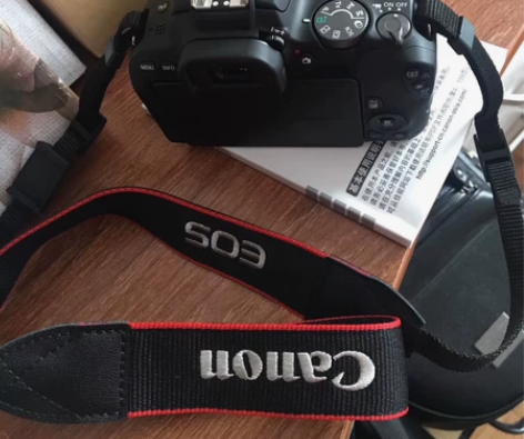 佳能微单反相机佳能Eos200D,有镜头,...