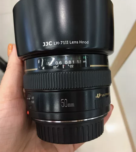 佳能50/1.4 镜头，功能完好，成色如图...