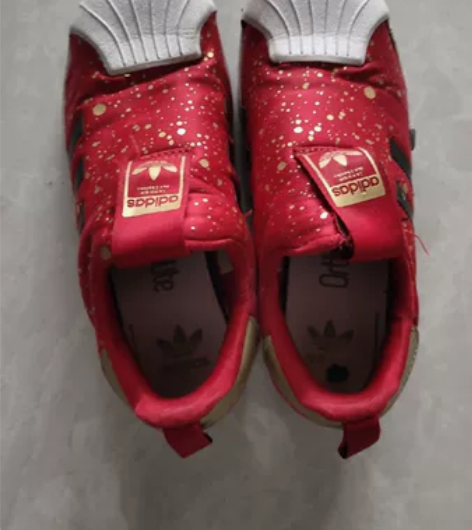 阿迪贝壳鞋，35码，八成新，泰兰尼斯运动鞋...
