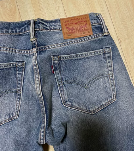 李维斯牛仔裤腰围82裤长102 感兴趣的话...