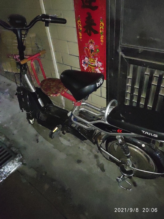 自用台铃电动车，2698元买的，电池接头那...