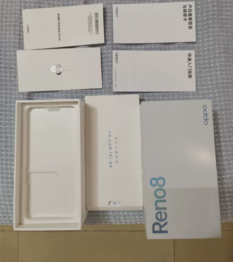 出 OPPO Reno8 Pro 原装盒子...