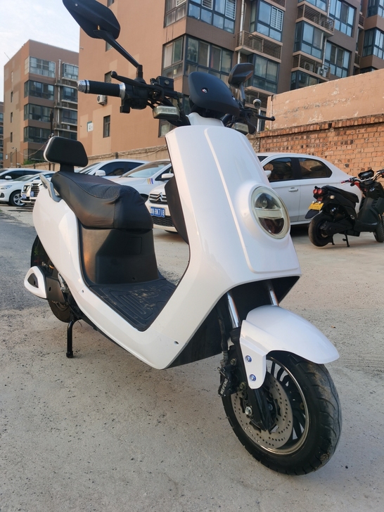 实体店两百多辆九成新电动车，外观如图手机拍...