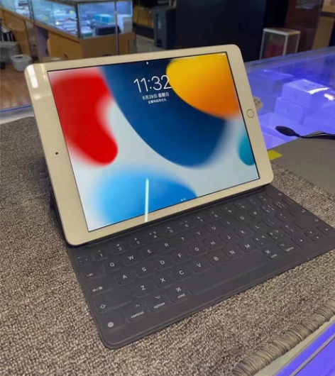2019款iPad 128g 带原装键盘...