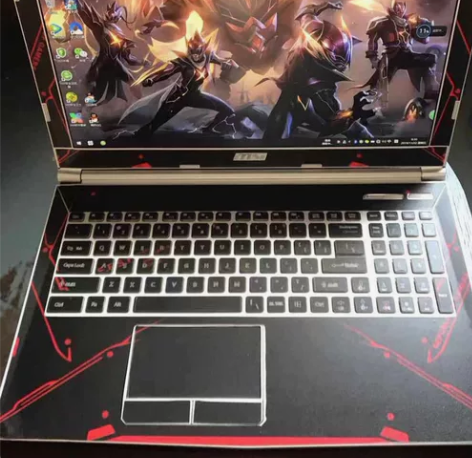 微星泰坦游戏本i7八核处理器满血,大内存1...
