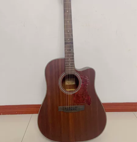 吉他,带琴袋可背可提,外观完好无损,塑料薄...